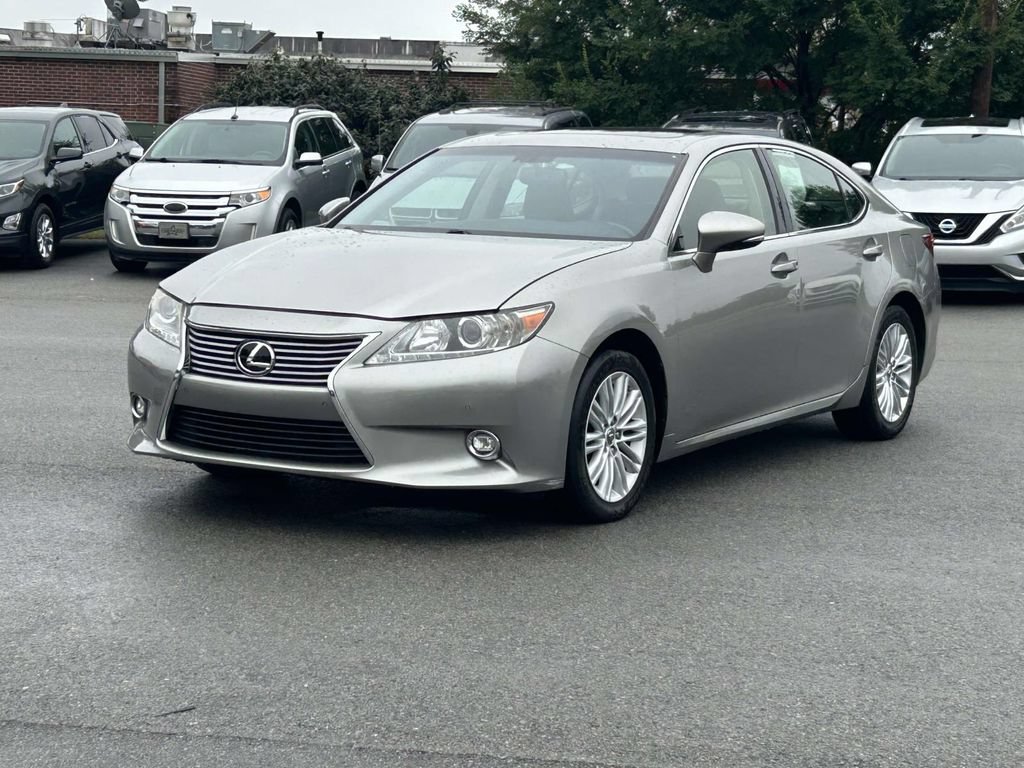 Used 2015 Lexus ES 350 w/ Luxury Package FWD image 3