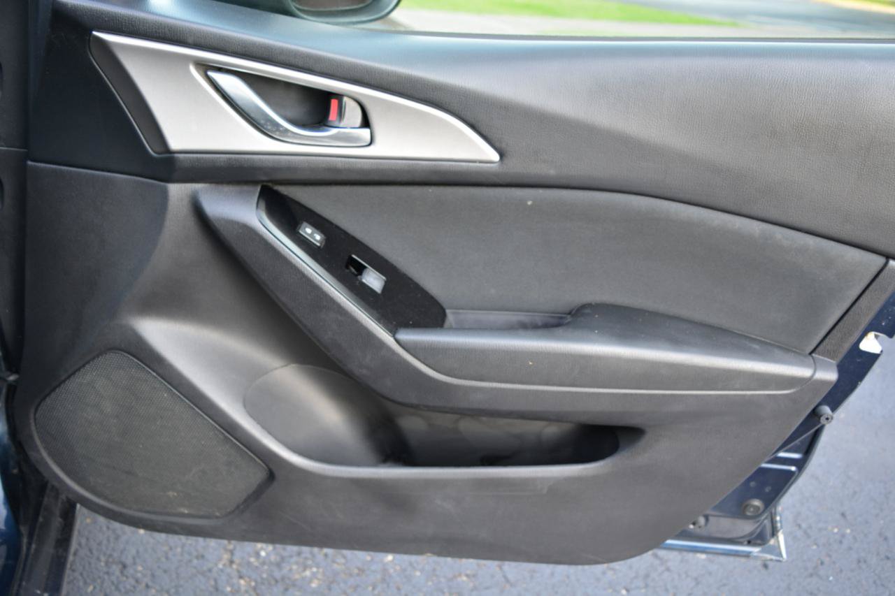 Used 2017 MAZDA MAZDA3 Sport FWD image 18