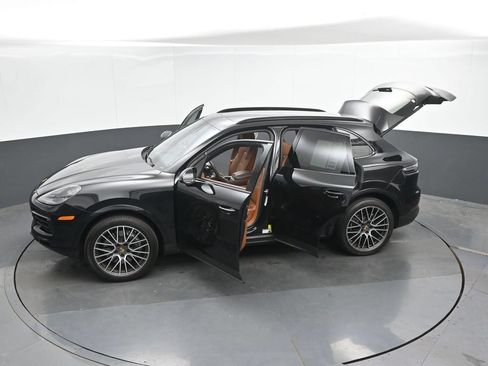 Used 2023 Porsche Cayenne AWD/4WD image 51