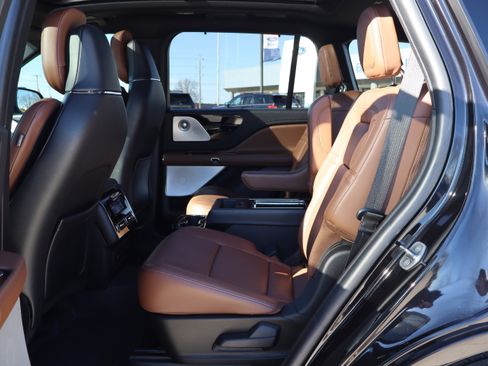 Used 2022 Lincoln Aviator Reserve w/ Equipment Group 201A image 10