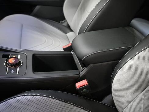 New 2025 Volkswagen Tiguan SE R-Line image 25