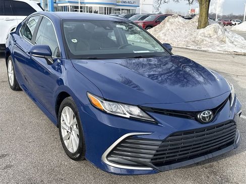 Used 2023 Toyota Camry LE image 2