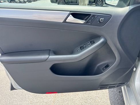 Used 2015 Volkswagen Jetta SE FWD image 15