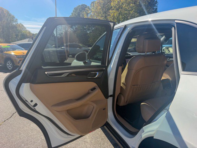 Used 2020 Porsche Macan AWD/4WD image 16