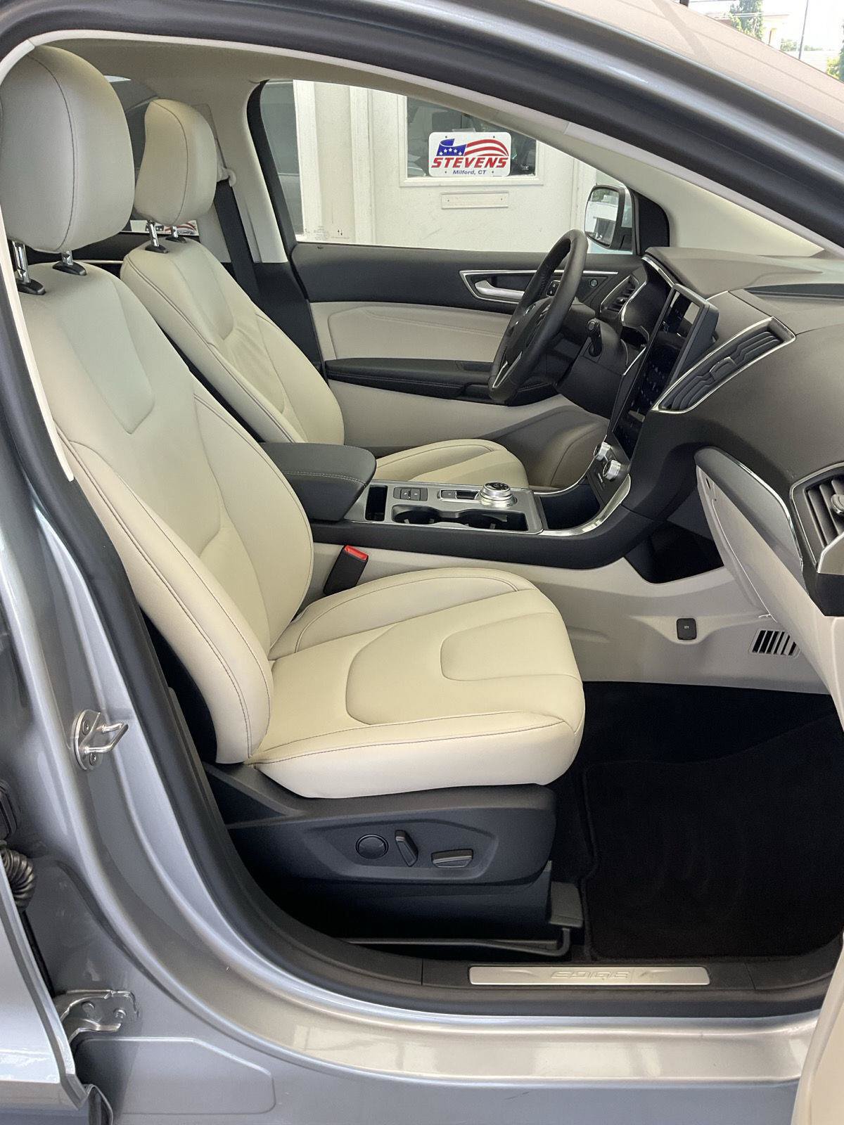 Used 2021 Ford Edge Titanium AWD/4WD image 12