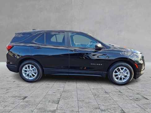 Used 2023 Chevrolet Equinox LS w/ LS Convenience Package FWD image 4