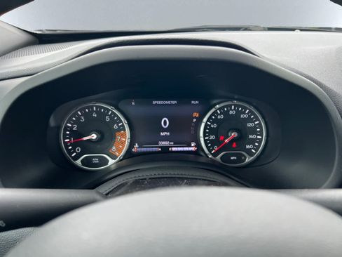 Used 2023 Jeep Renegade Altitude AWD/4WD image 5