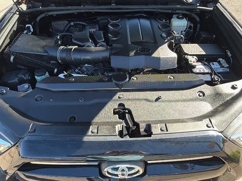 Used 2021 Toyota 4Runner SR5 AWD/4WD image 23
