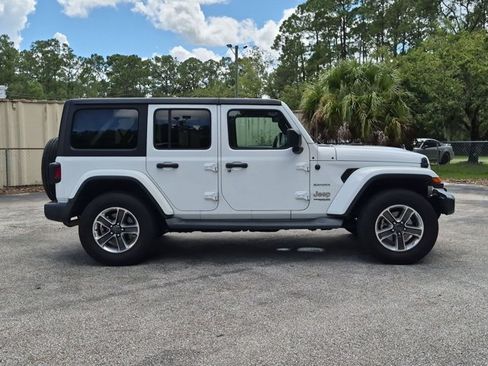 Used 2019 Jeep Wrangler Unlimited Sahara AWD/4WD image 4