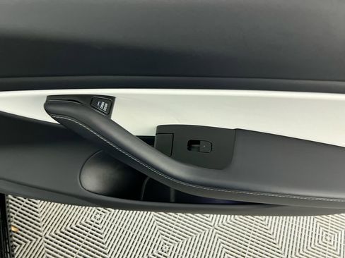 Used 2018 Tesla Model 3 Long Range image 28