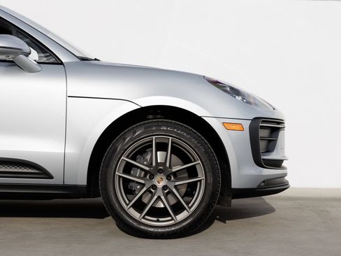 Certified 2026 Porsche Macan AWD/4WD image 11