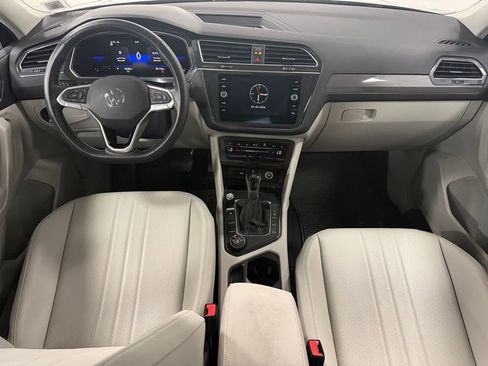 Used 2022 Volkswagen Tiguan SE w/ Panoramic Sunroof Package image 15