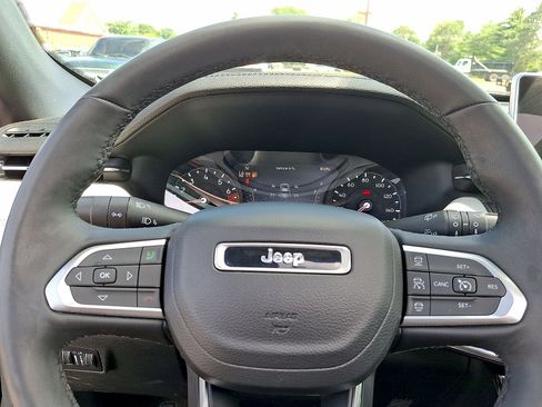 Used 2023 Jeep Compass Limited w/ Sun and Sound Group AWD/4WD image 16