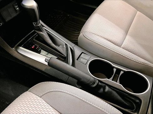 Used 2015 Toyota Corolla LE image 16