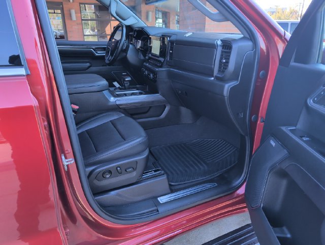 Used 2023 Chevrolet Silverado 1500 LTZ w/ LTZ Convenience Package II AWD/4WD image 32