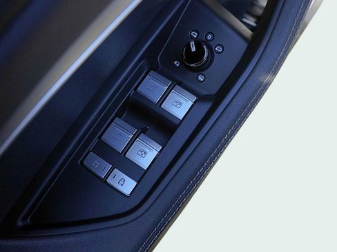 Used 2020 Audi e-tron Premium Plus image 14