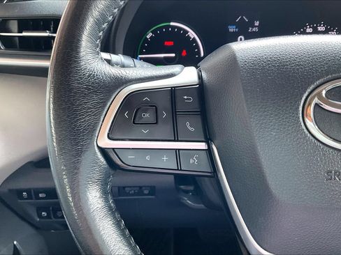 Used 2022 Toyota Sienna XLE w/ XLE Plus Package FWD image 11