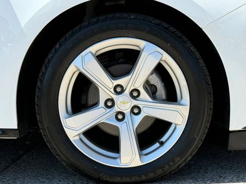 Used 2017 Chevrolet Volt LT w/ Comfort Package FWD image 26
