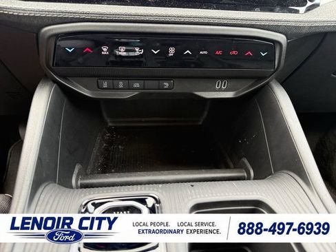 Used 2026 Jeep Cherokee Laredo AWD/4WD image 26