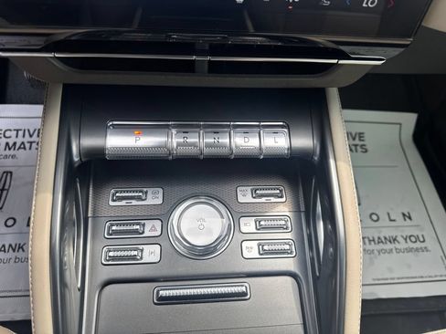Used 2025 Lincoln Nautilus Premier AWD/4WD image 18