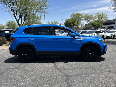 Used 2023 Volkswagen Taos SE w/ Black Wheel Package FWD image 5