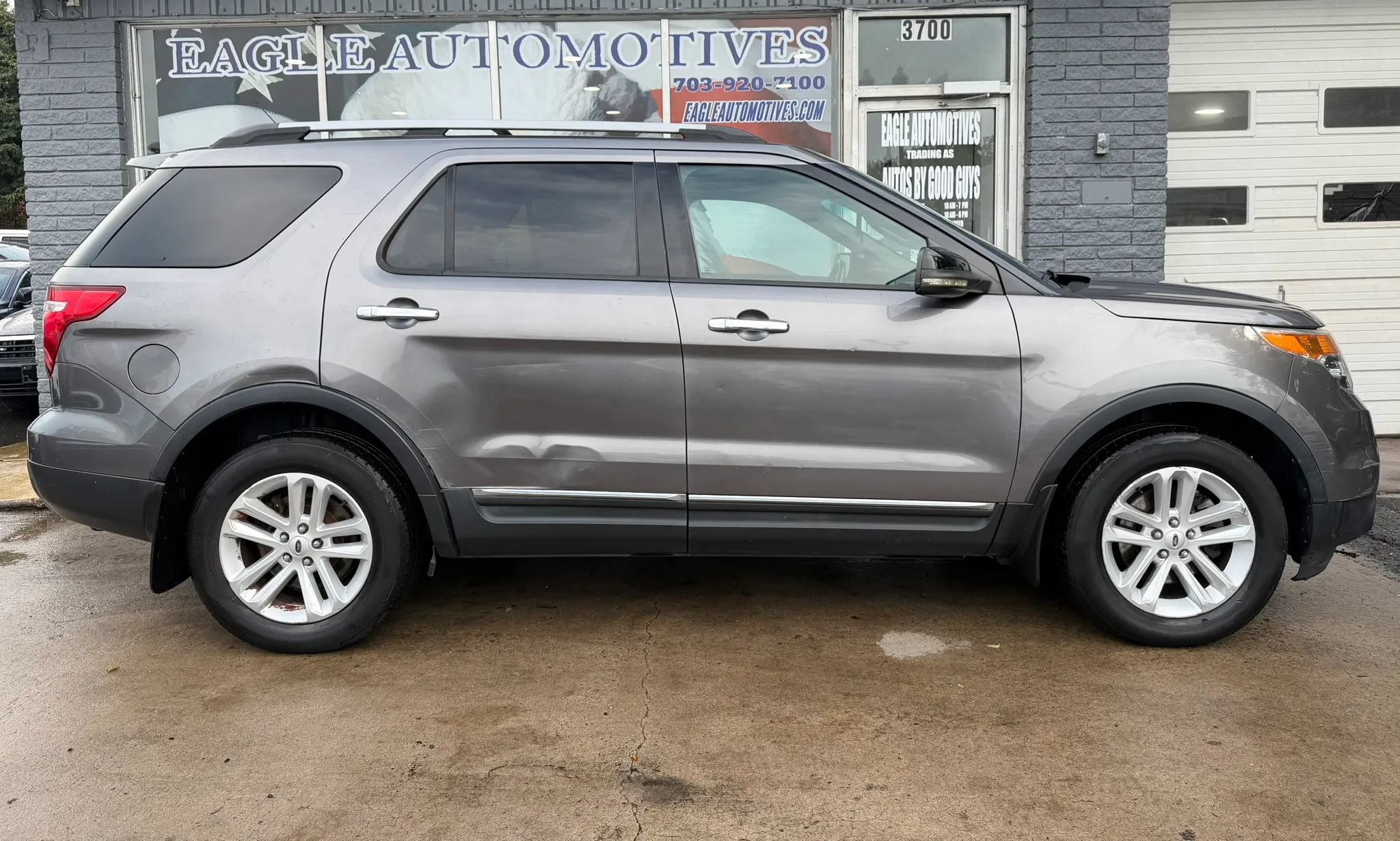Used 2012 Ford Explorer XLT AWD/4WD image 2