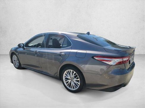 Used 2019 Toyota Camry XLE image 7