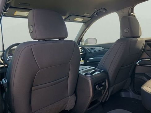 New 2026 Chevrolet Traverse LT image 9