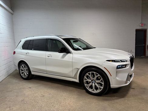 Used 2023 BMW X7 xDrive40i w/ Premium Package image 5