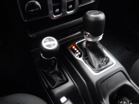 Used 2023 Jeep Wrangler Sport S image 12