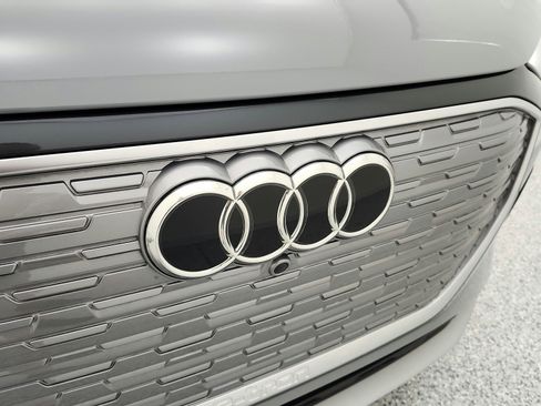 Used 2024 Audi Q4 e-tron Premium Plus w/ Premium Plus image 18