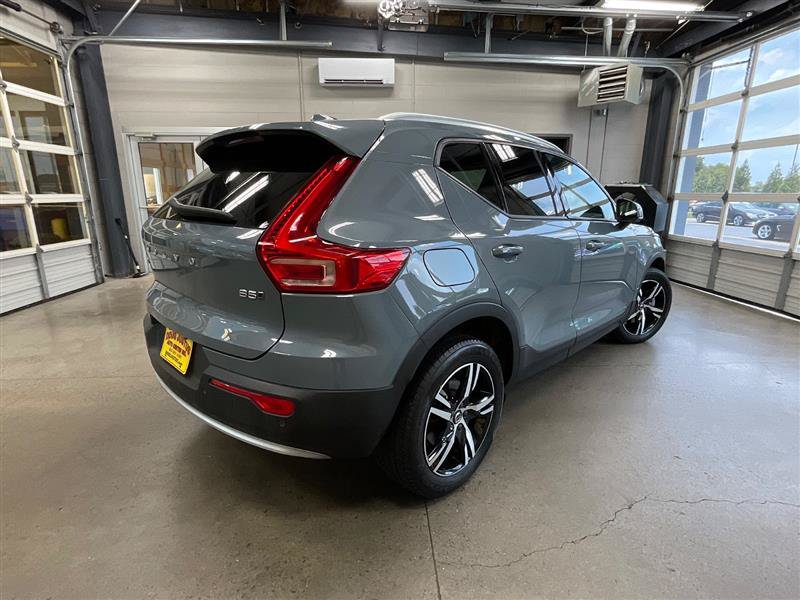 Used 2023 Volvo XC40 B5 Core AWD/4WD image 5