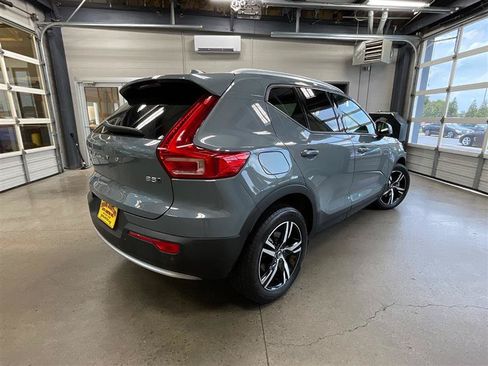 Used 2023 Volvo XC40 B5 Core AWD/4WD image 5