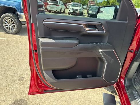 Used 2024 Chevrolet Silverado 1500 LT AWD/4WD image 7