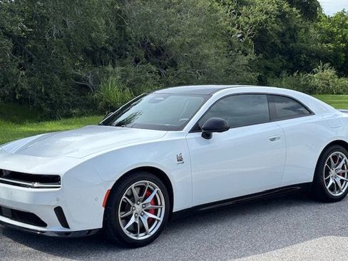 Used 2024 Dodge Charger Daytona Scat Pack w/ Plus Group AWD/4WD image 1