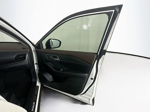 Used 2021 Nissan Rogue Platinum image 33