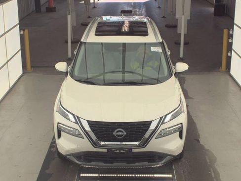 Used 2023 Nissan Rogue SL w/ SL Premium Package image 2