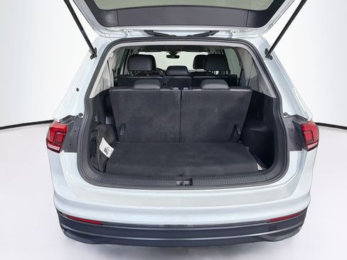 Used 2023 Volkswagen Tiguan SE FWD image 30