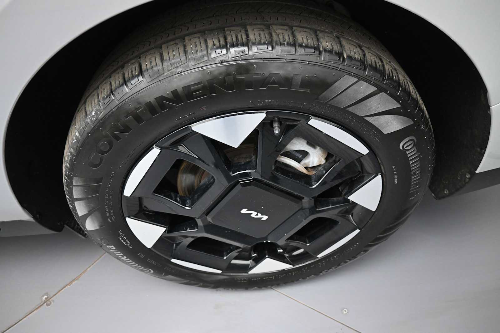 Used 2025 Kia Carnival EX FWD image 15