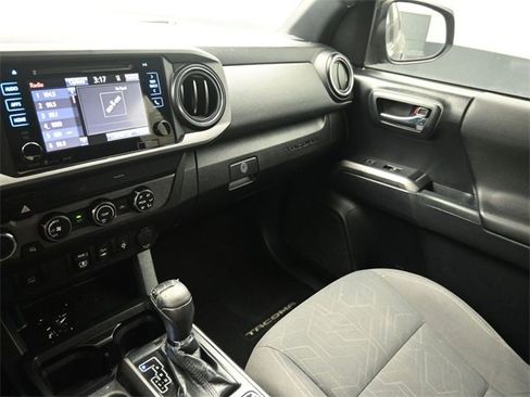 Used 2019 Toyota Tacoma TRD Sport image 30