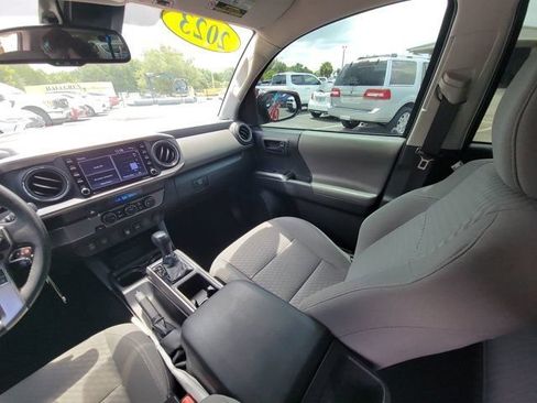Used 2022 Toyota Tacoma SR5 w/ Technology Package RWD image 3