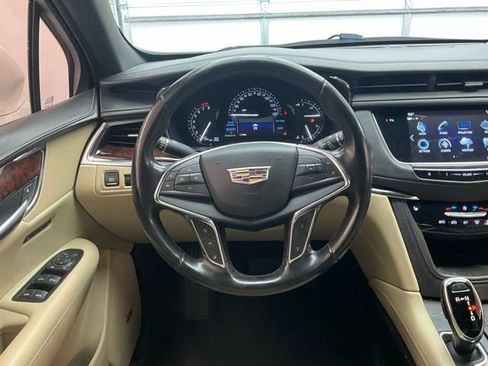 Used 2018 Cadillac XT5 Luxury w/ Driver Awareness Package image 9