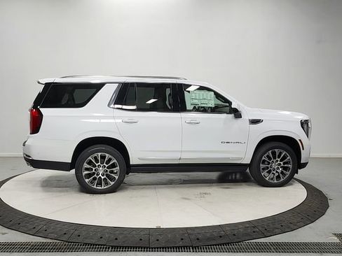 New 2026 GMC Yukon Denali w/ Denali Reserve Package AWD/4WD image 8