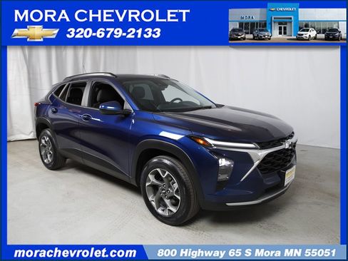Used 2024 Chevrolet Trax LT w/ Driver Confidence Package FWD image 1