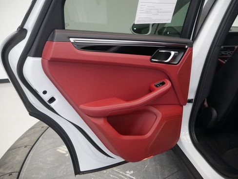 Certified 2023 Porsche Macan S image 20