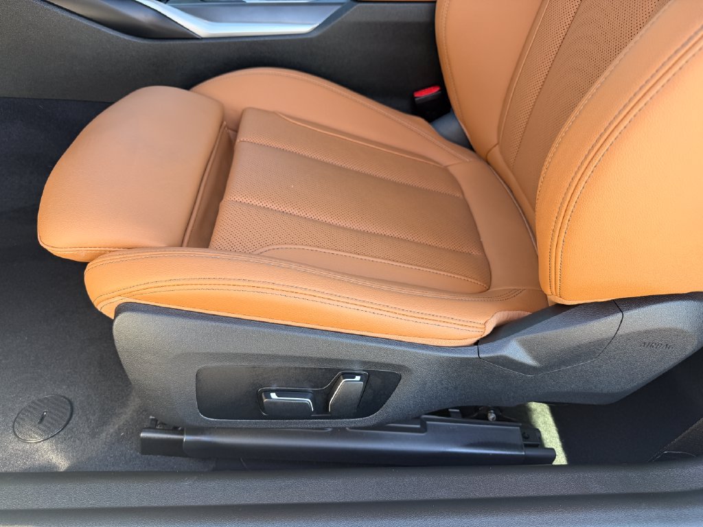 Used 2025 BMW 230i Coupe w/ Convenience Package RWD image 10