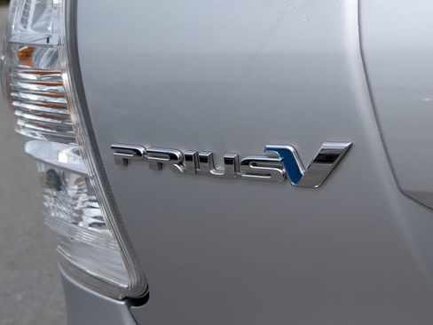Used 2014 Toyota Prius V Three image 27