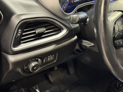 Used 2018 Chrysler Pacifica Touring Plus w/ S Appearance Package image 16