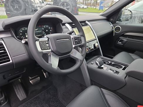 New 2026 Land Rover Discovery Limited Edition image 12