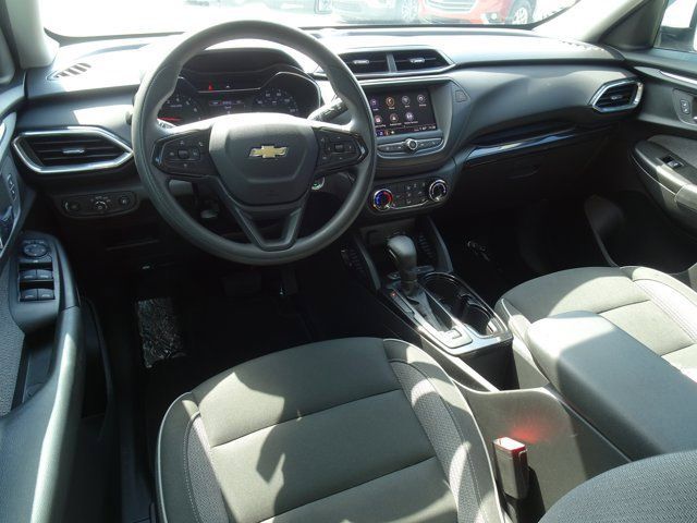 Used 2022 Chevrolet TrailBlazer LT w/ Driver Confidence Package FWD image 17